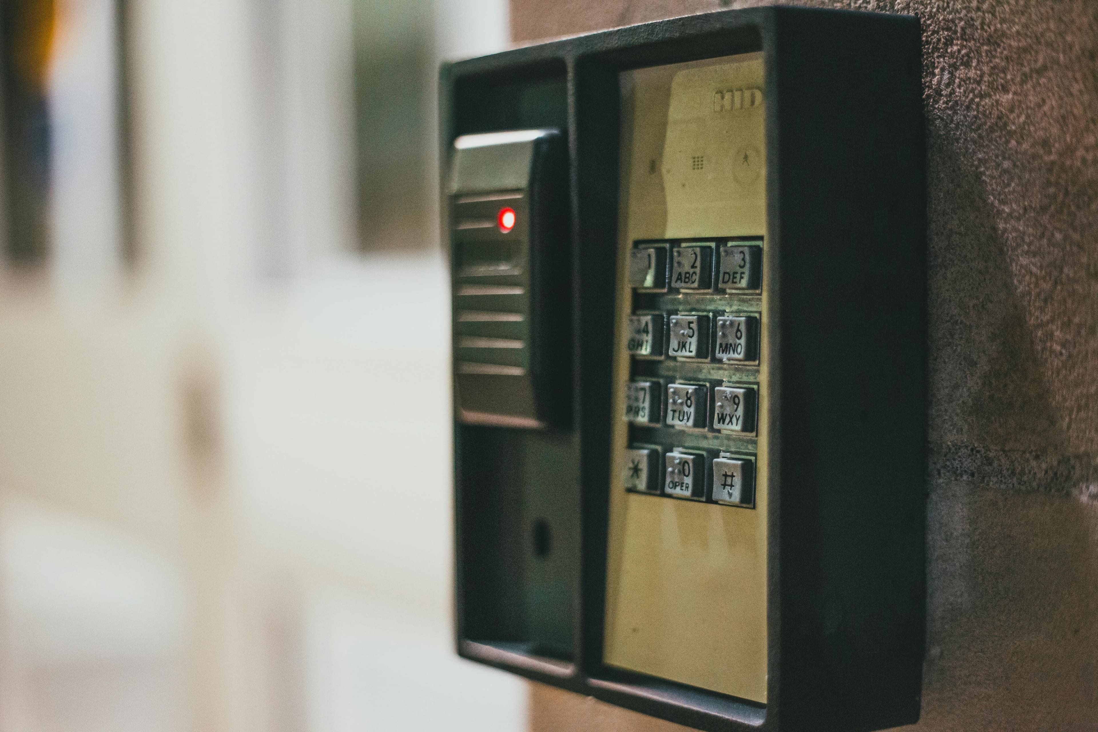 Outdated and confusing alarm system