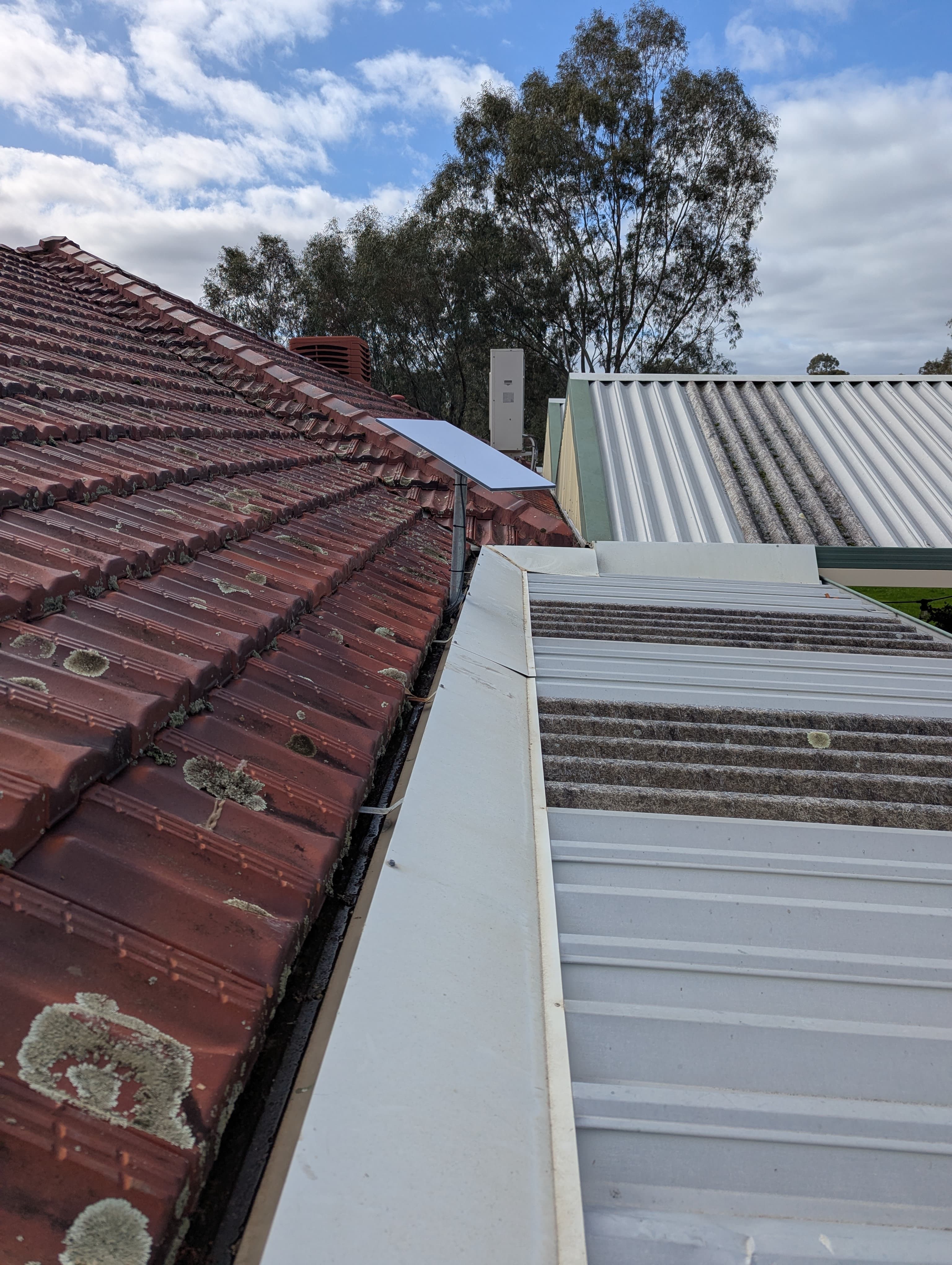 Rural Starlink installation example near Oakford